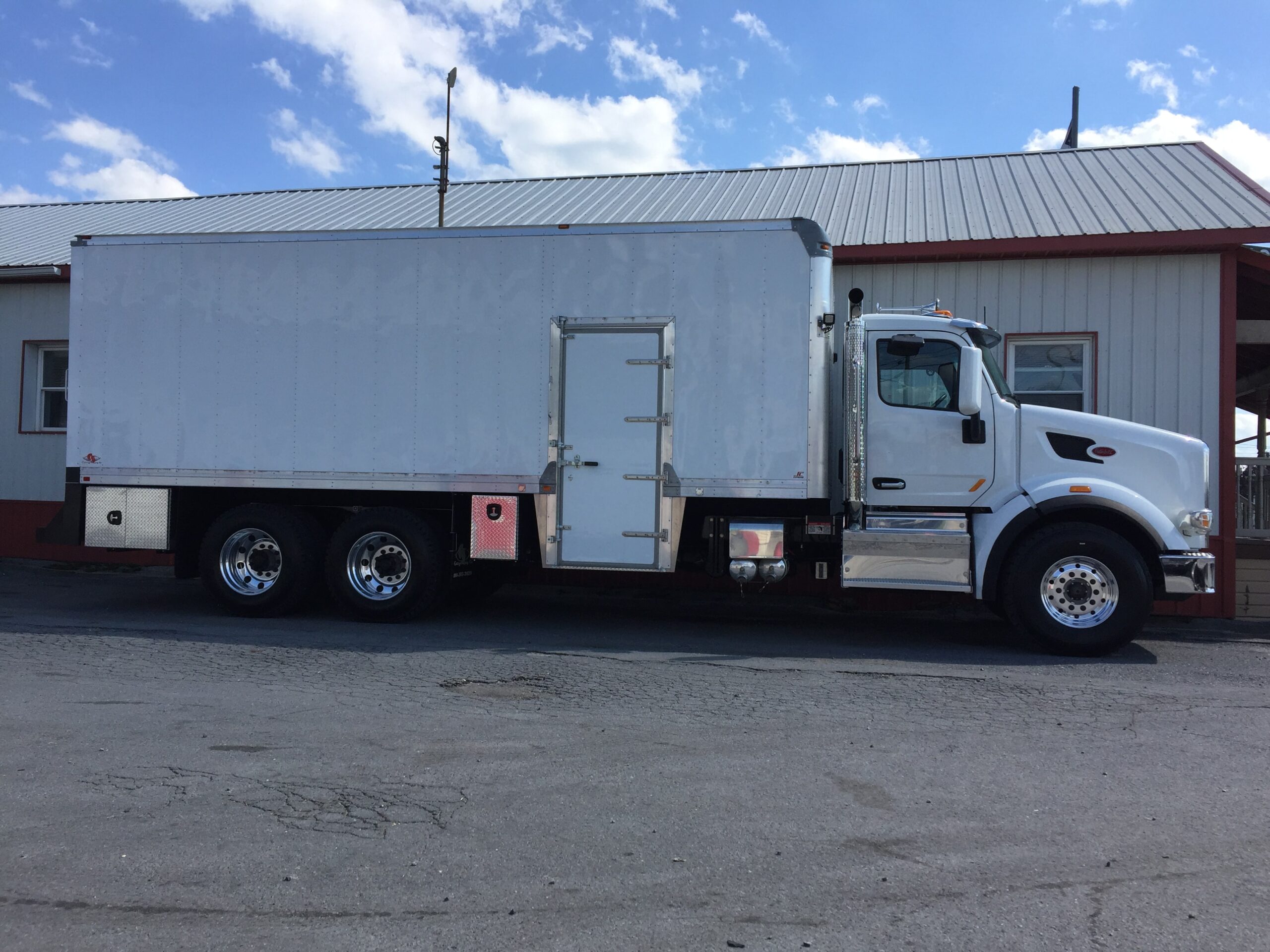 On-Road Enclosed Fuel/Lube Trucks